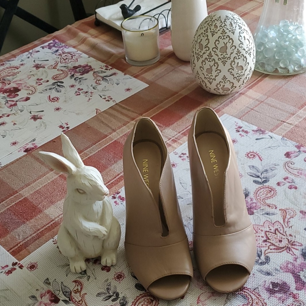 ‼🎀‼Nine West Nude Leather peep toe bootie sz.6.5!